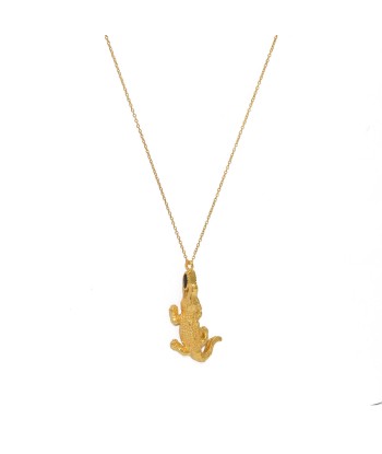 Collier doré pendentif crocodile et pierre ou a consommer sur place