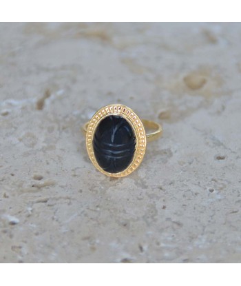 Bague dorée scarabée taillé dans la pierre et contour doré Découvrez la collection