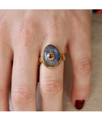 Bague dorée martelée et piere facettée de France