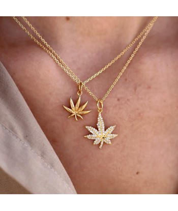 Collier doré feuille de chanvre zircons Profitez des Offres !