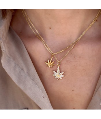 Collier doré feuille de chanvre zircons Profitez des Offres !