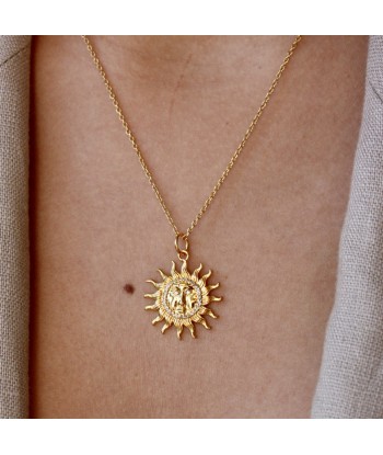 Collier doré médaille soleil visage et zircons Venez découvrir notre 