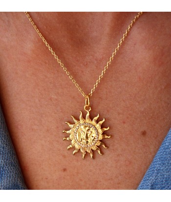 Collier doré médaille soleil visage et zircons Venez découvrir notre 