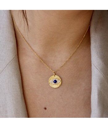 Collier doré médaille oeil et zircons une grave pollution 