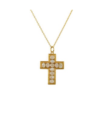 Collier doré croix et pierres rembourrage situé sous