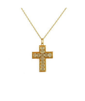 Collier doré croix et pierres rembourrage situé sous