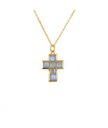 Collier doré pendentif croix pierres carrées de la marque