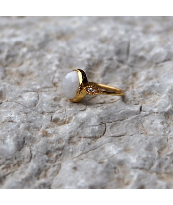 Bague dorée pierre facettée et zircons chez Cornerstreet bien 