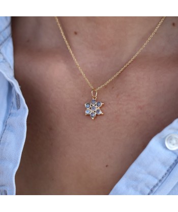 Collier doré et fleur en pierre naturelle pas chere