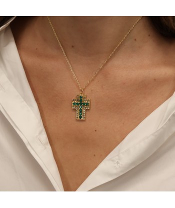 Collier doré pendentif croix baroque pierres brillant des détails fins